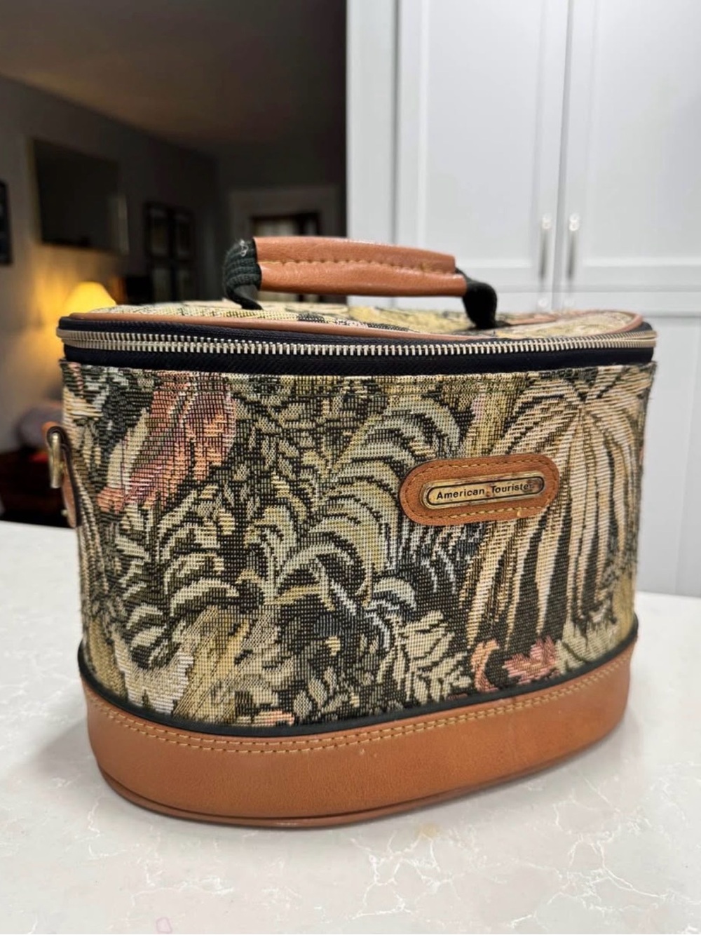 VINTAGE American Tourister Tropical Tapestry Toiletry Case - Tan Trim